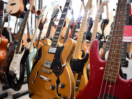 Choisir sa première guitare